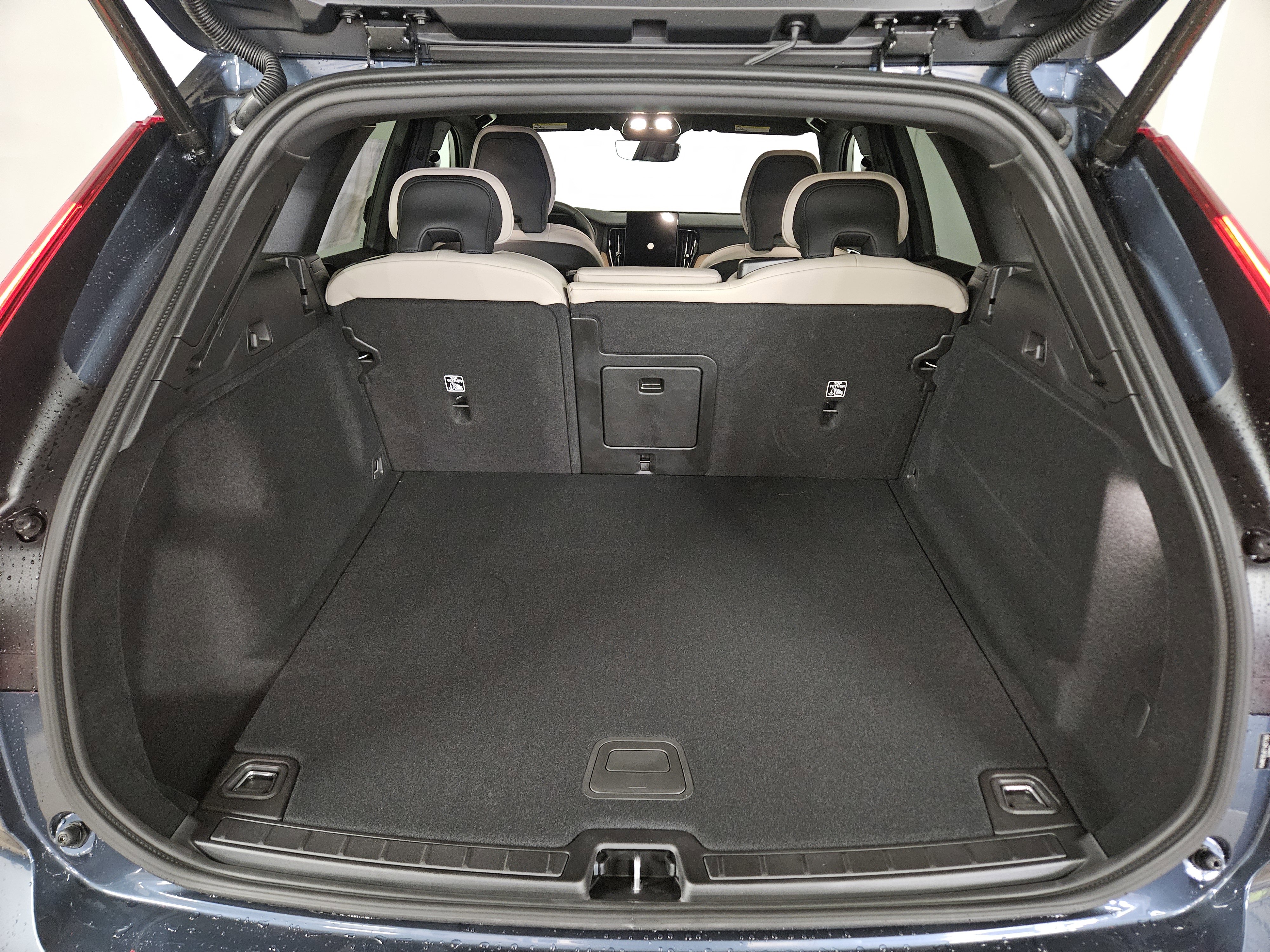 New 2026 Volvo XC60 B5 Core w/ Climate Package AWD/4WD image 18