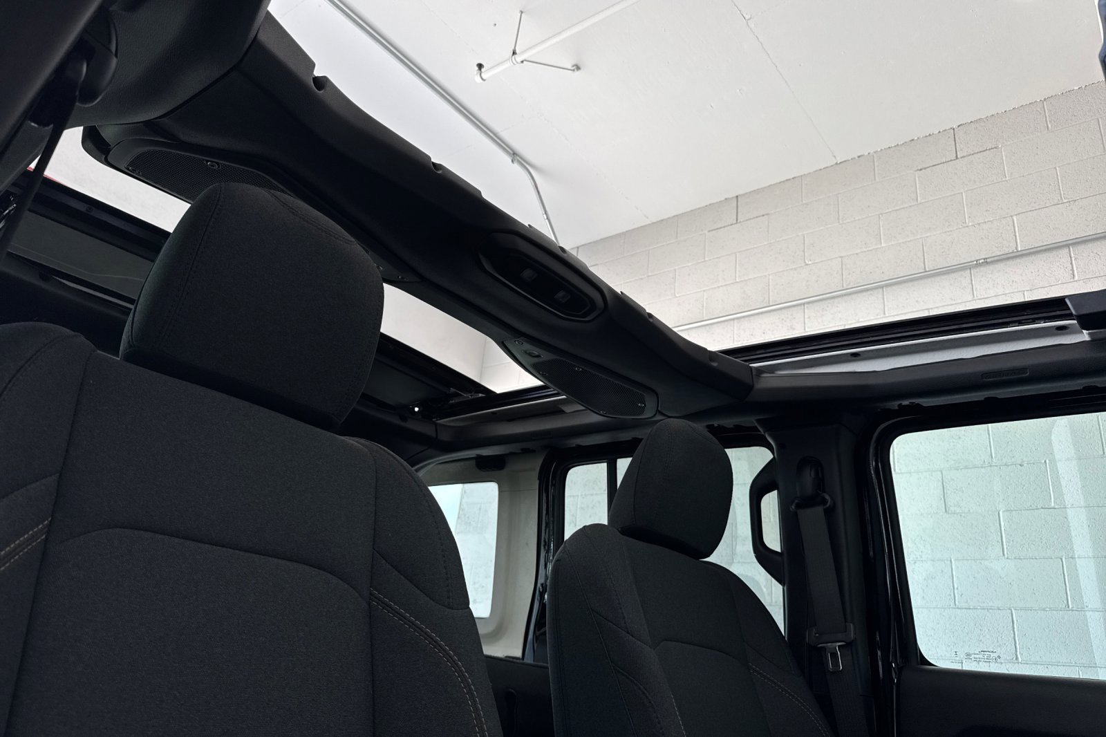 Used 2024 Jeep Wrangler Unlimited AWD/4WD image 16