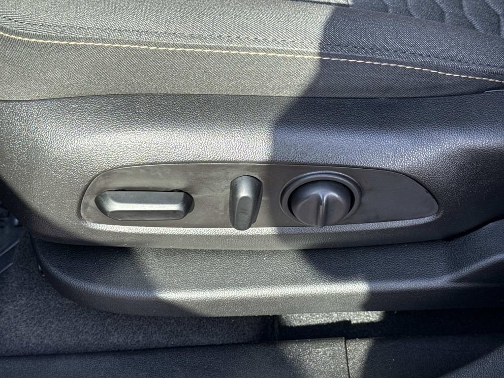 Used 2020 Chevrolet Equinox LT AWD/4WD image 16