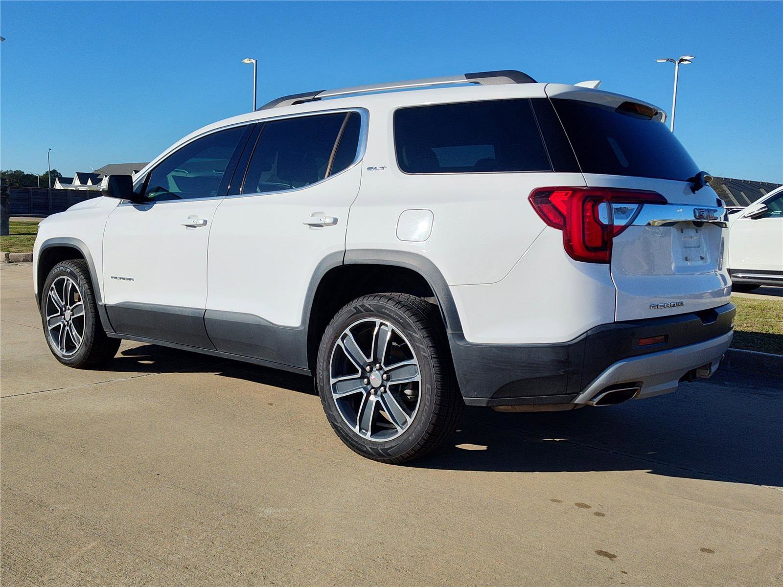 Used 2020 GMC Acadia SLT w/ Driver Alert Package II image 4