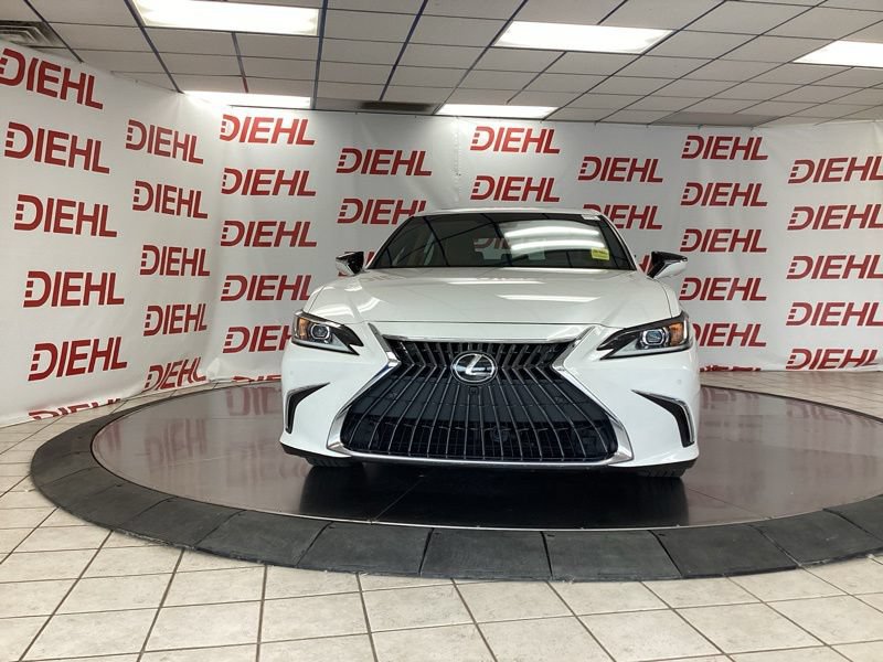 Used 2024 Lexus ES 300h w/ Accessory Package (Z1) FWD image 2