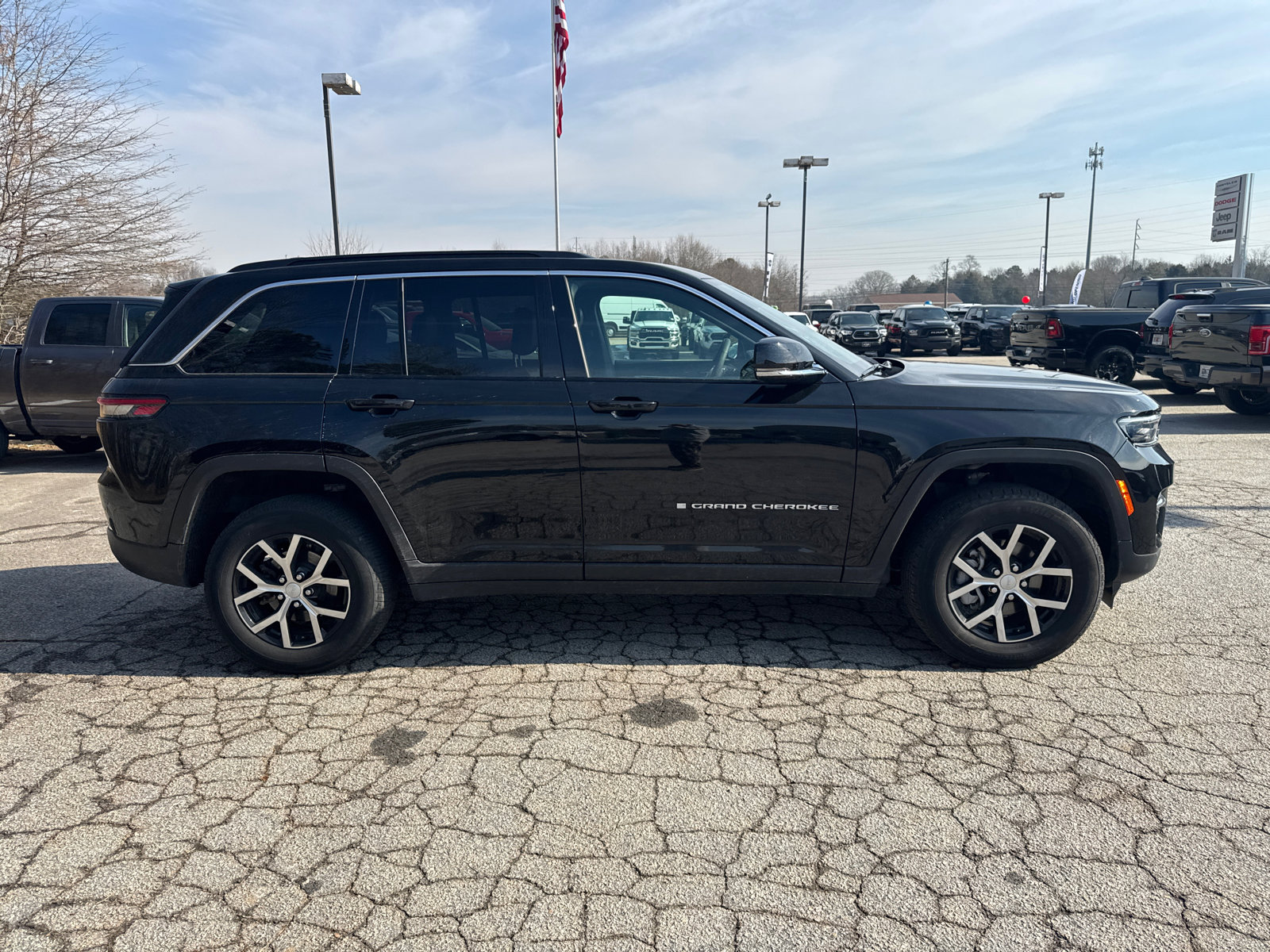 Certified 2024 Jeep Grand Cherokee Limited image 4