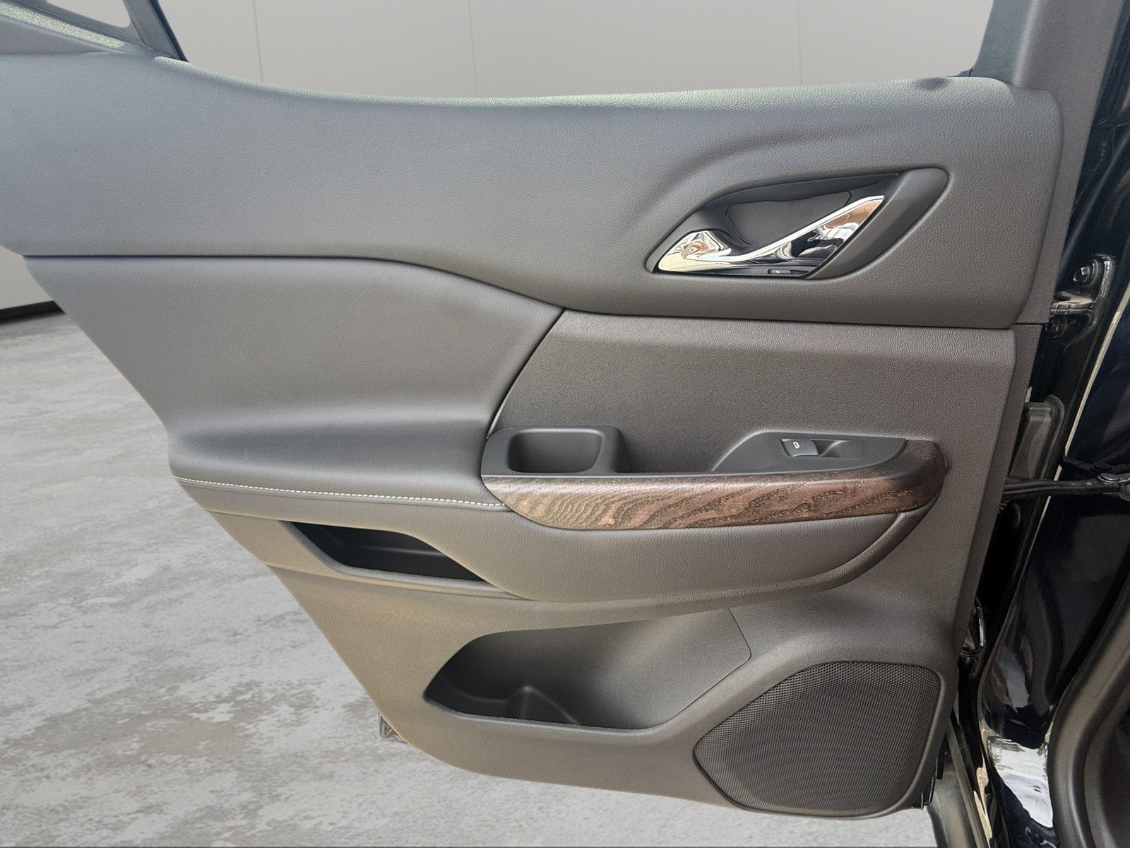 Used 2022 GMC Acadia Denali w/ Denali Technology Package image 31