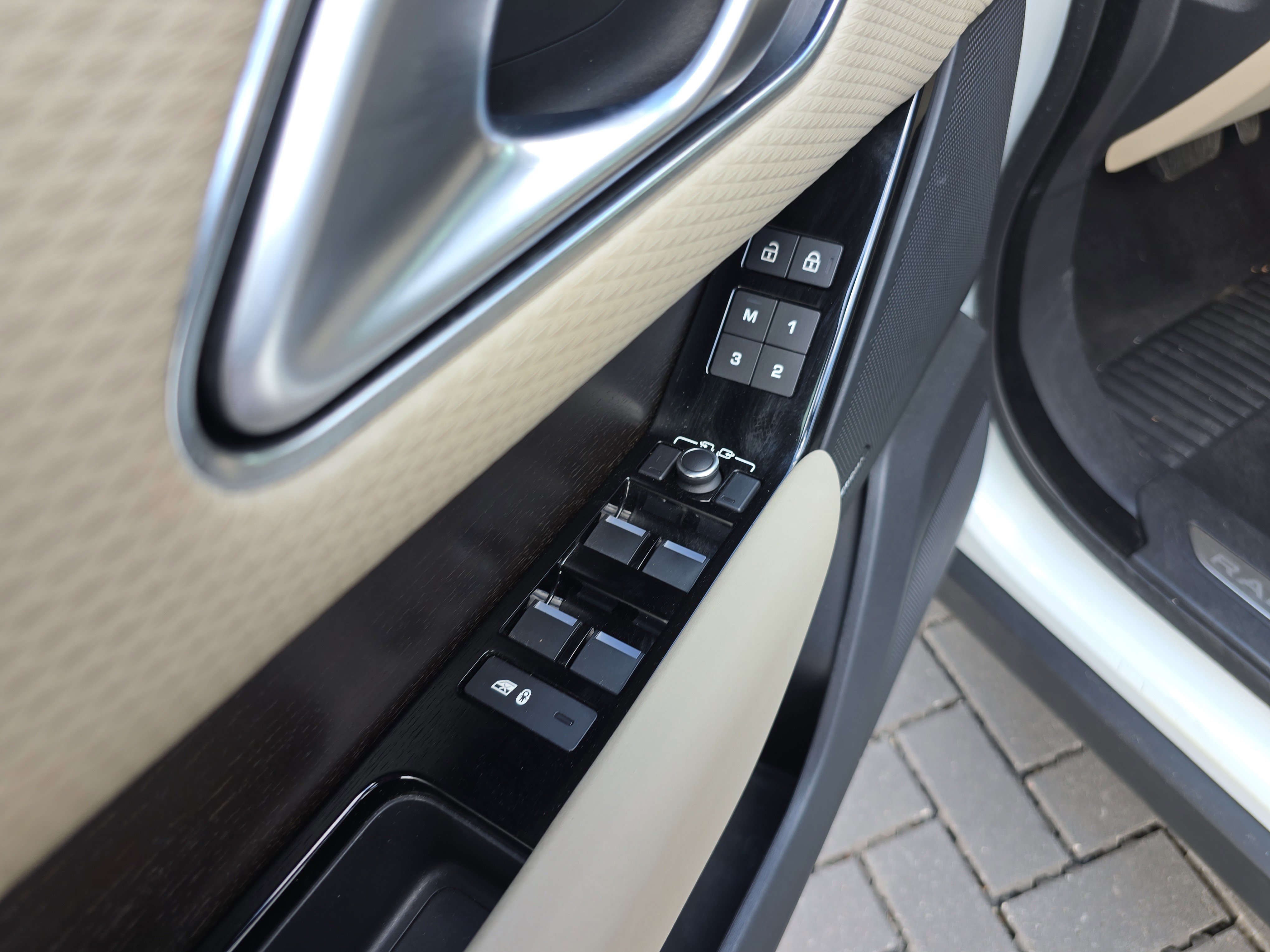 Used 2022 Land Rover Range Rover Velar S image 20