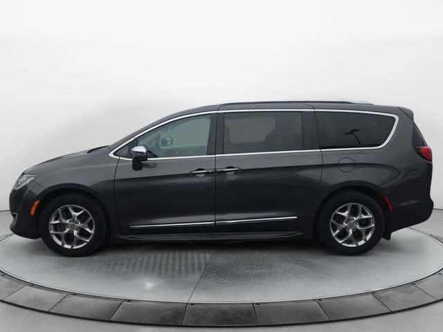 Used 2017 Chrysler Pacifica Limited w/ Advanced Safetytec Group FWD image 2