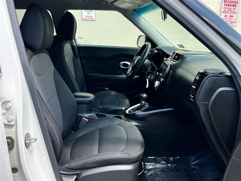 Used 2019 Kia Soul + image 10