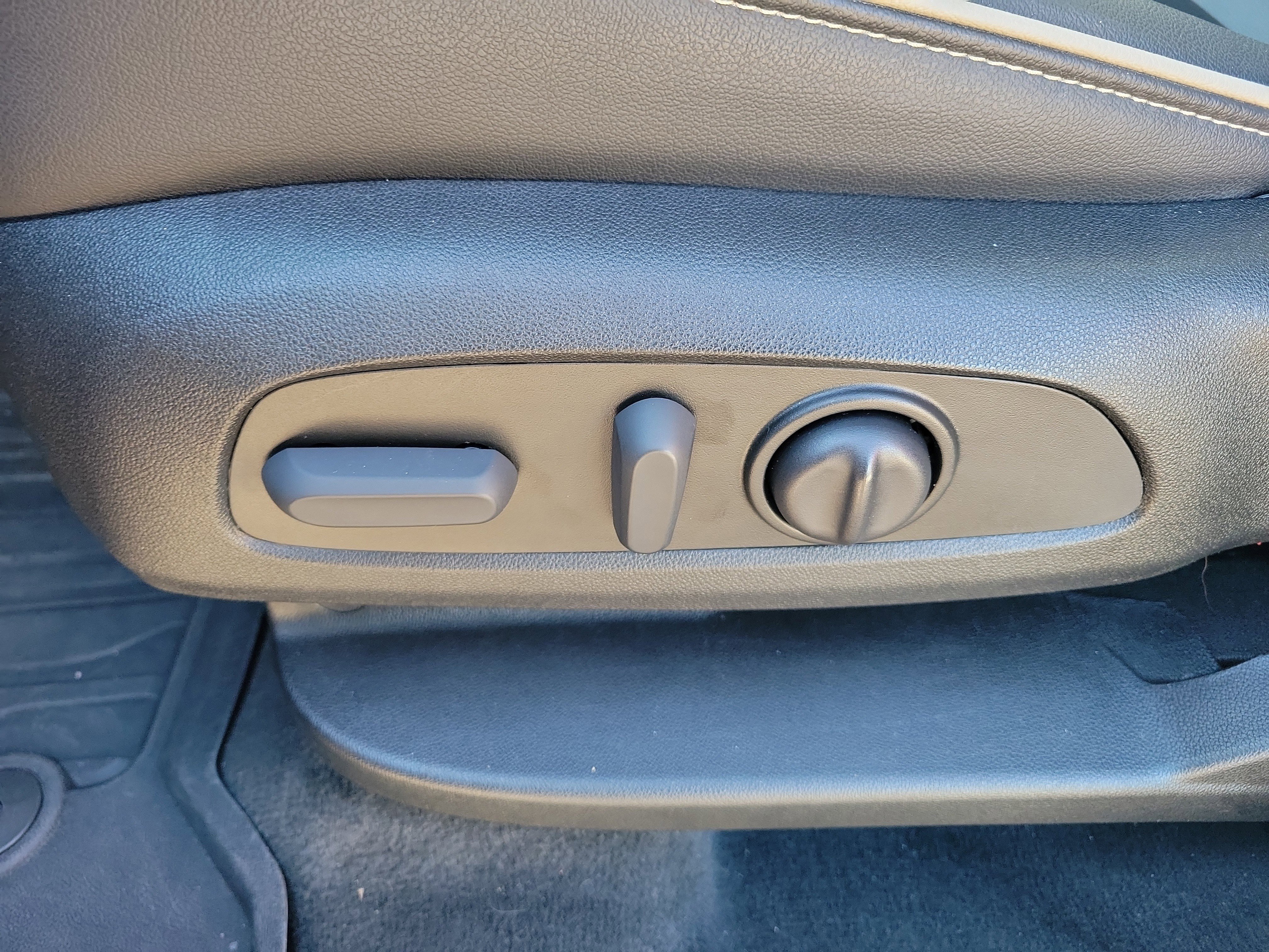 Used 2023 Chevrolet Traverse Premier w/ LPO, Floor Liner Package image 25