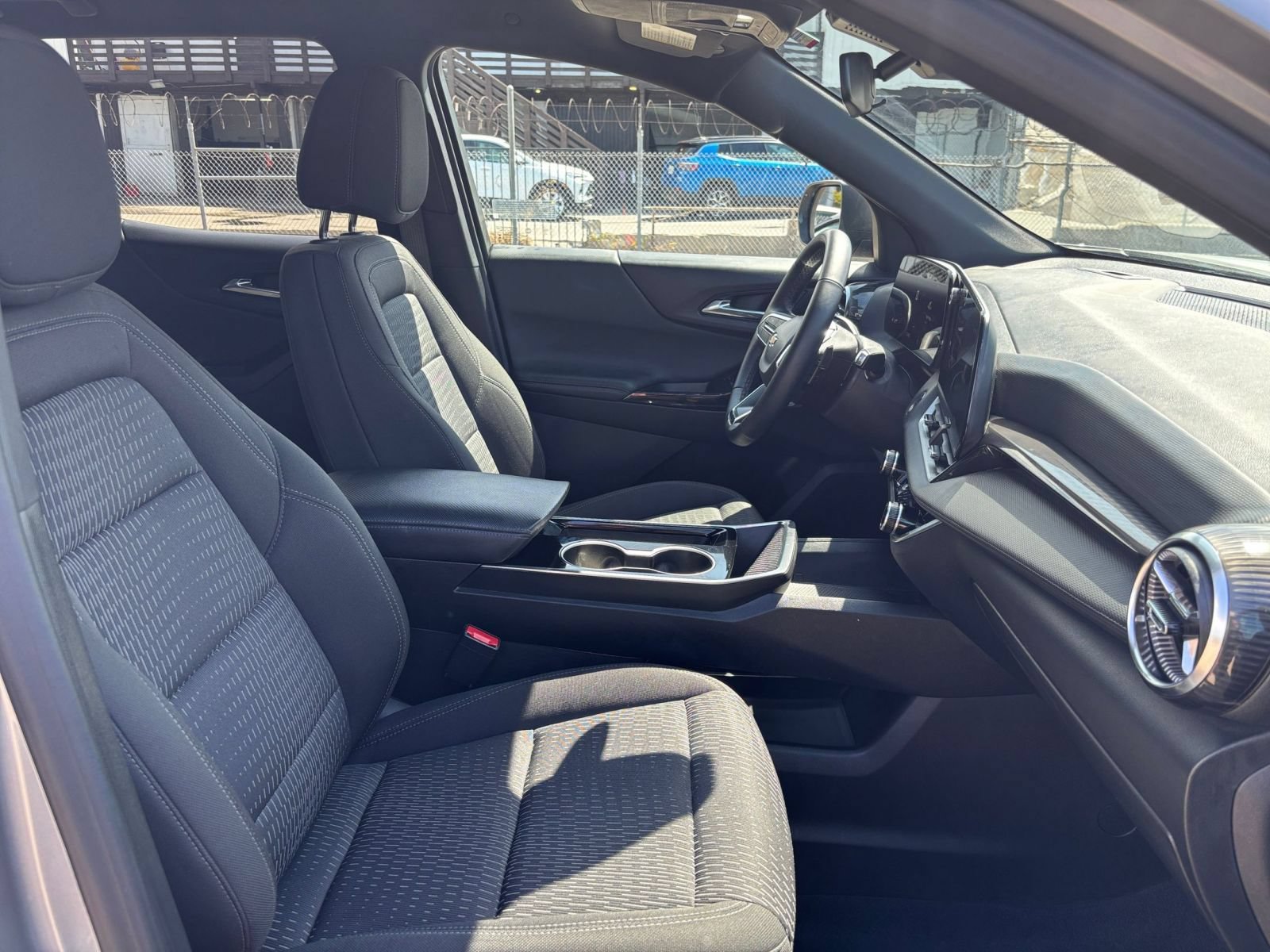 Used 2025 Chevrolet Equinox LT FWD image 36