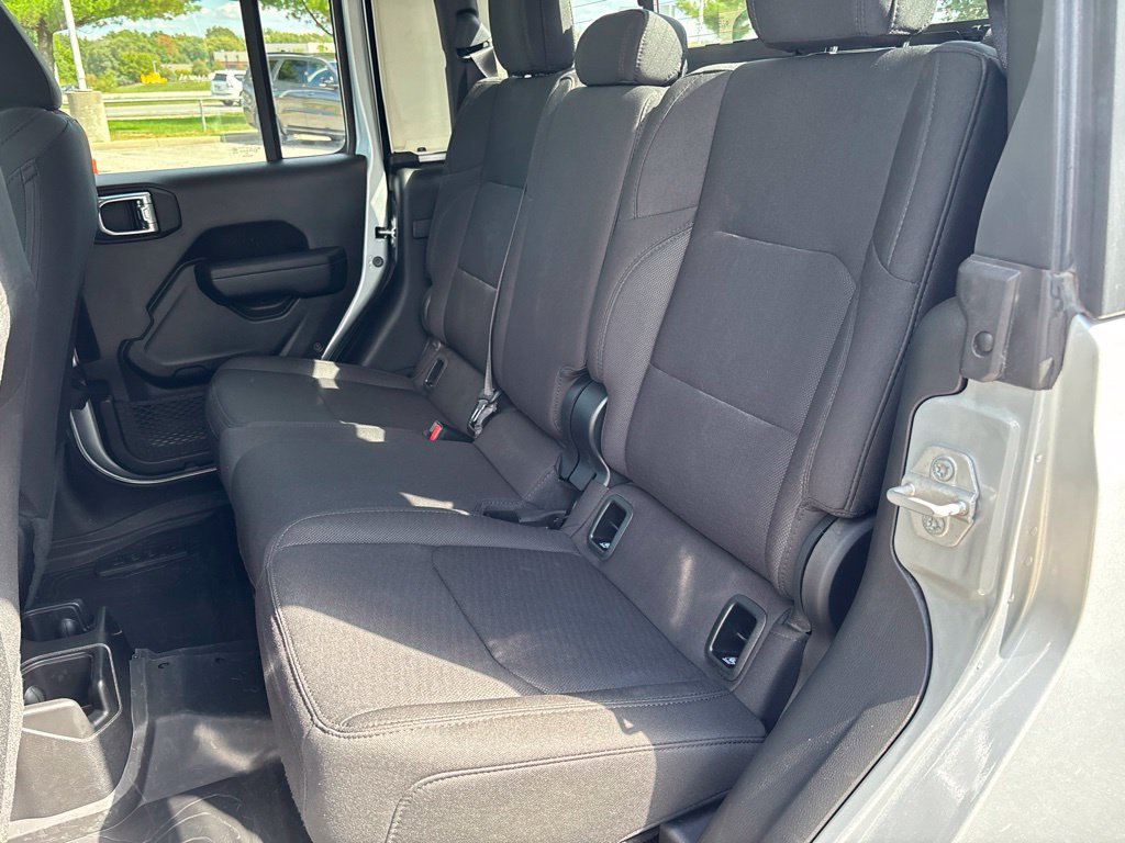 Used 2023 Jeep Gladiator Sport AWD/4WD image 17