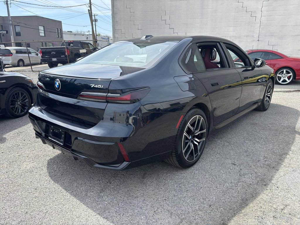 Used 2025 BMW 740i xDrive AWD/4WD image 7