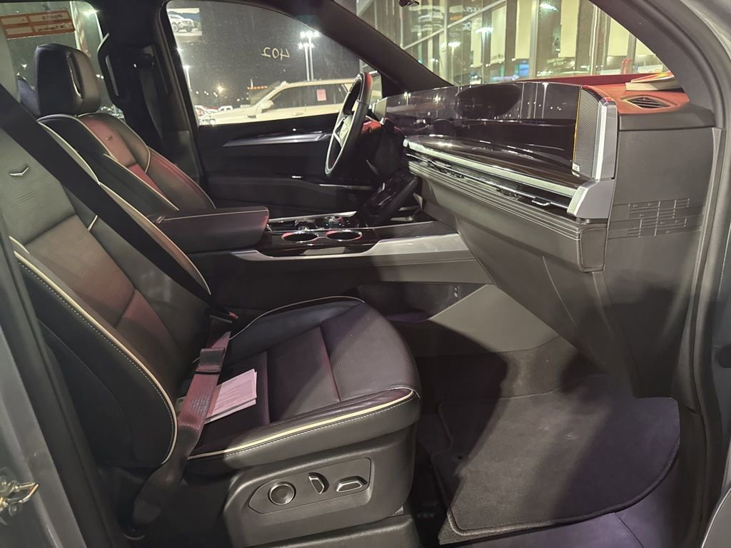Used 2025 Cadillac Escalade Premium Luxury image 12