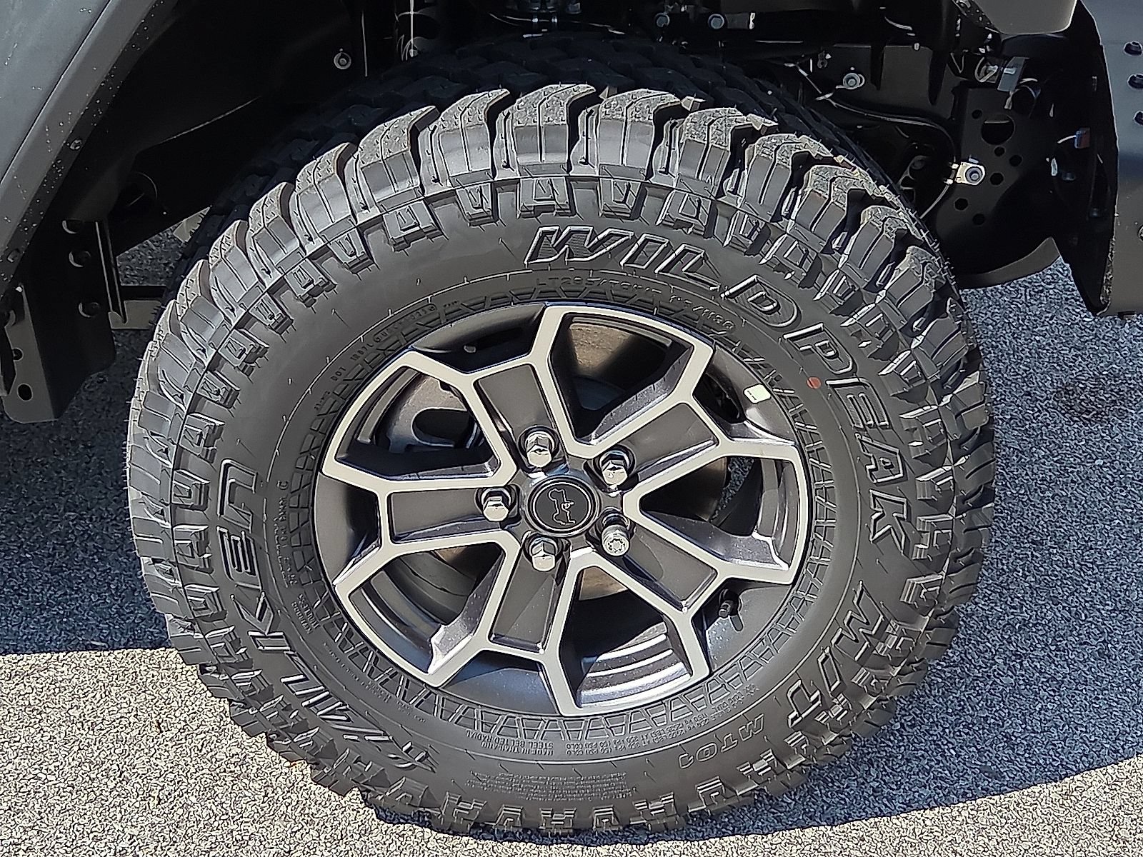 New 2025 Jeep Gladiator Mojave w/ Steel Bumper Group AWD/4WD image 7