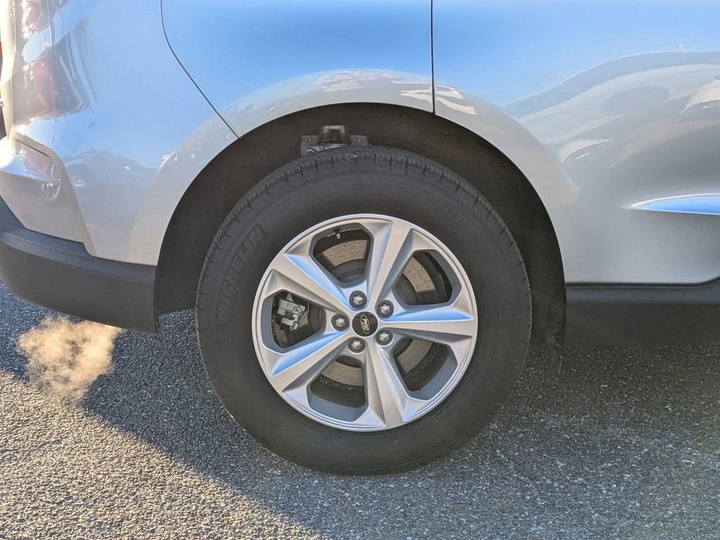 Used 2024 Ford Edge SE w/ Cargo Accessory Package image 10