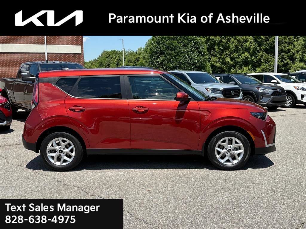 Certified 2023 Kia Soul LX w/ LX Technology Package FWD image 7