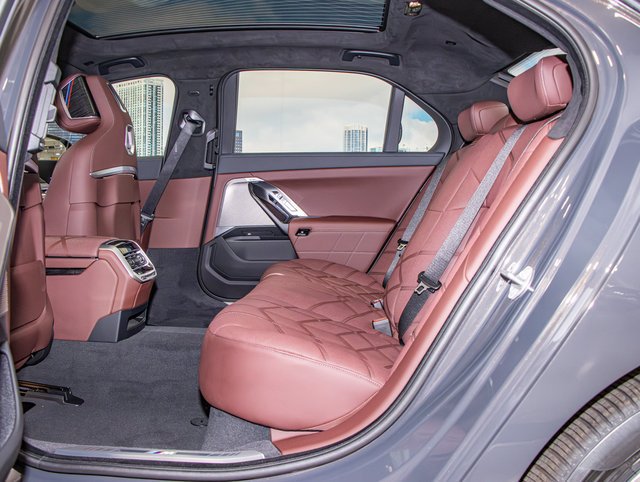 Used 2026 BMW 750e xDrive AWD/4WD image 22