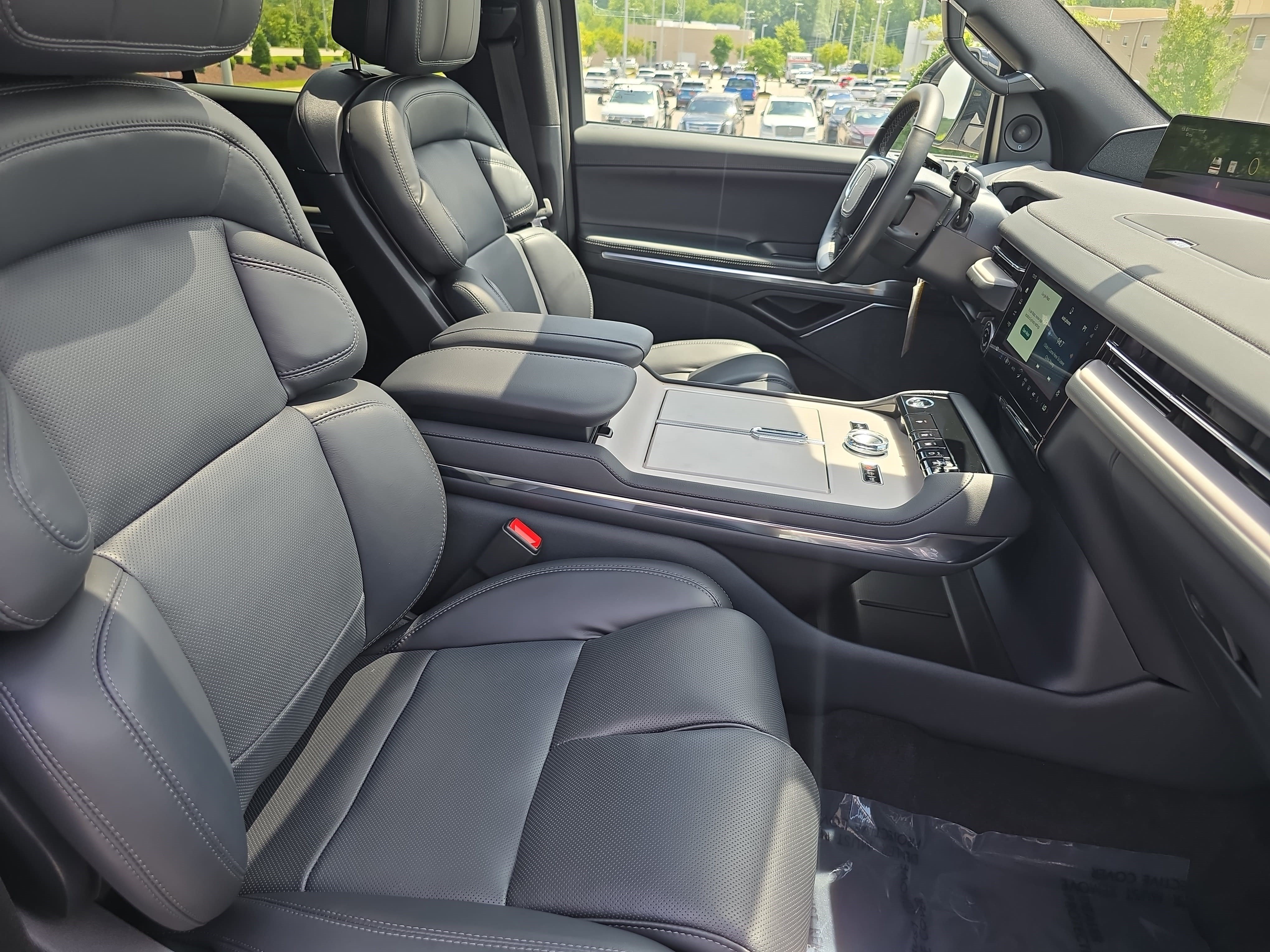 New 2027 Lincoln Navigator Reserve w/ Jet Appearance Package AWD/4WD image 10