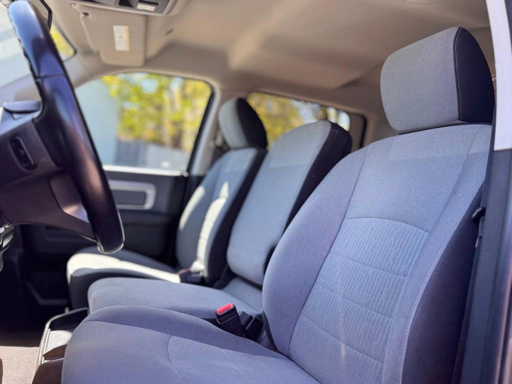 Used 2021 RAM 1500 Classic SLT w/ SLT Plus D￩cor Group AWD/4WD image 18