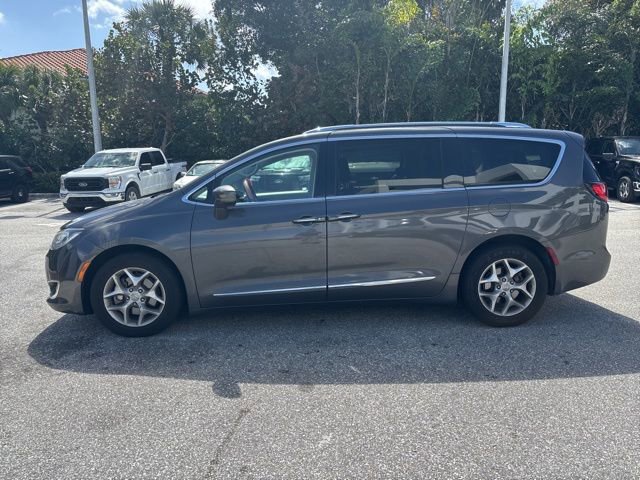 Used 2018 Chrysler Pacifica Touring-L Plus w/ Tire & Wheel Group image 4