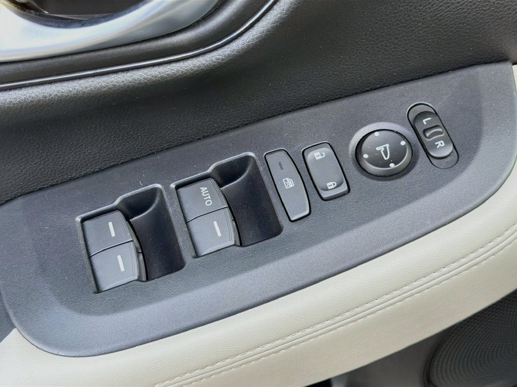 Certified 2025 Honda HR-V LX image 16