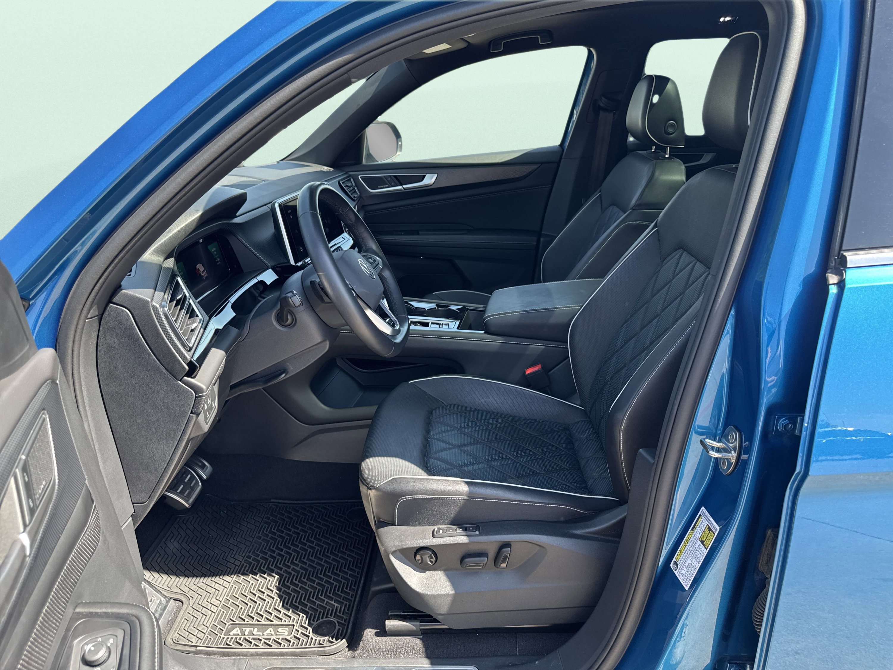 Used 2024 Volkswagen Atlas Cross Sport SEL Premium R-Line AWD/4WD image 4