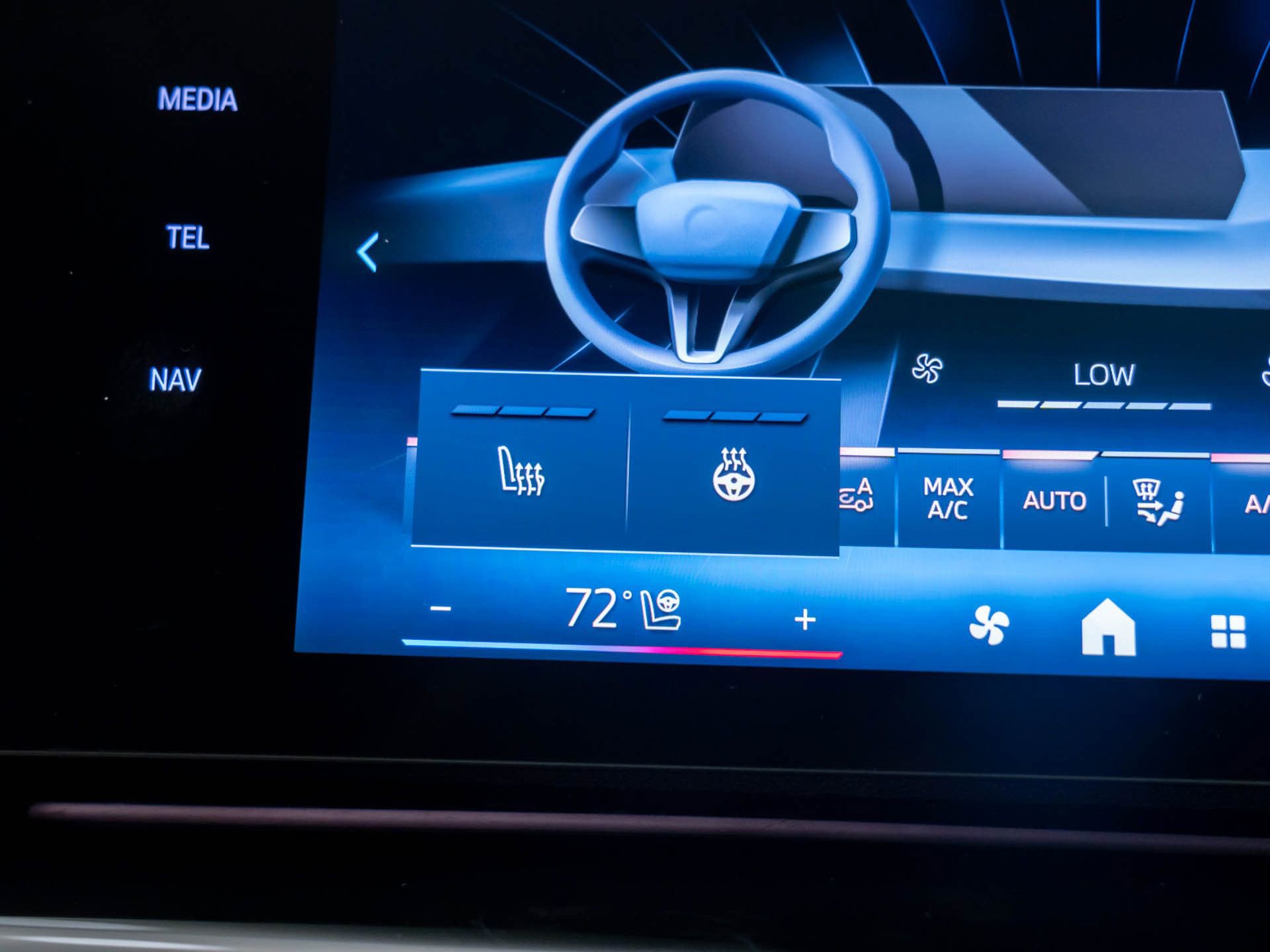 Certified 2025 BMW X2 xDrive28i w/ Premium Package image 27