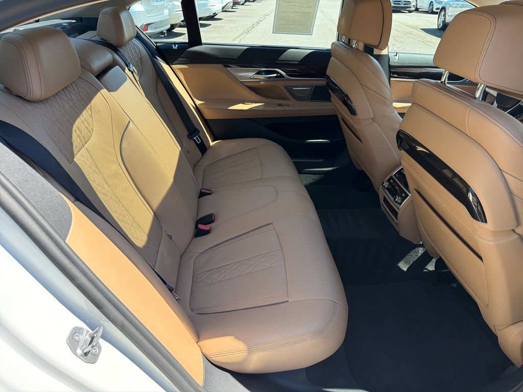 Used 2022 BMW 740i w/ Premium Package RWD image 15