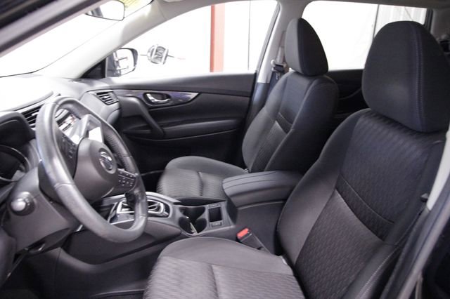 Used 2018 Nissan Rogue SV w/ Premium Package image 13