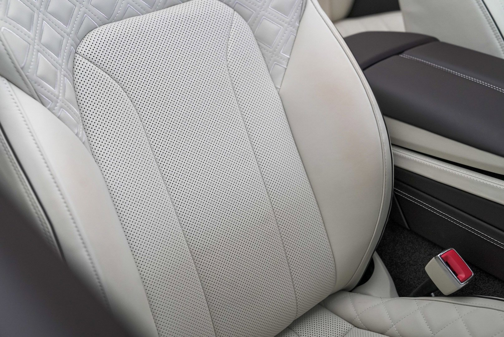 Used 2023 Bentley Continental GT Azure image 50