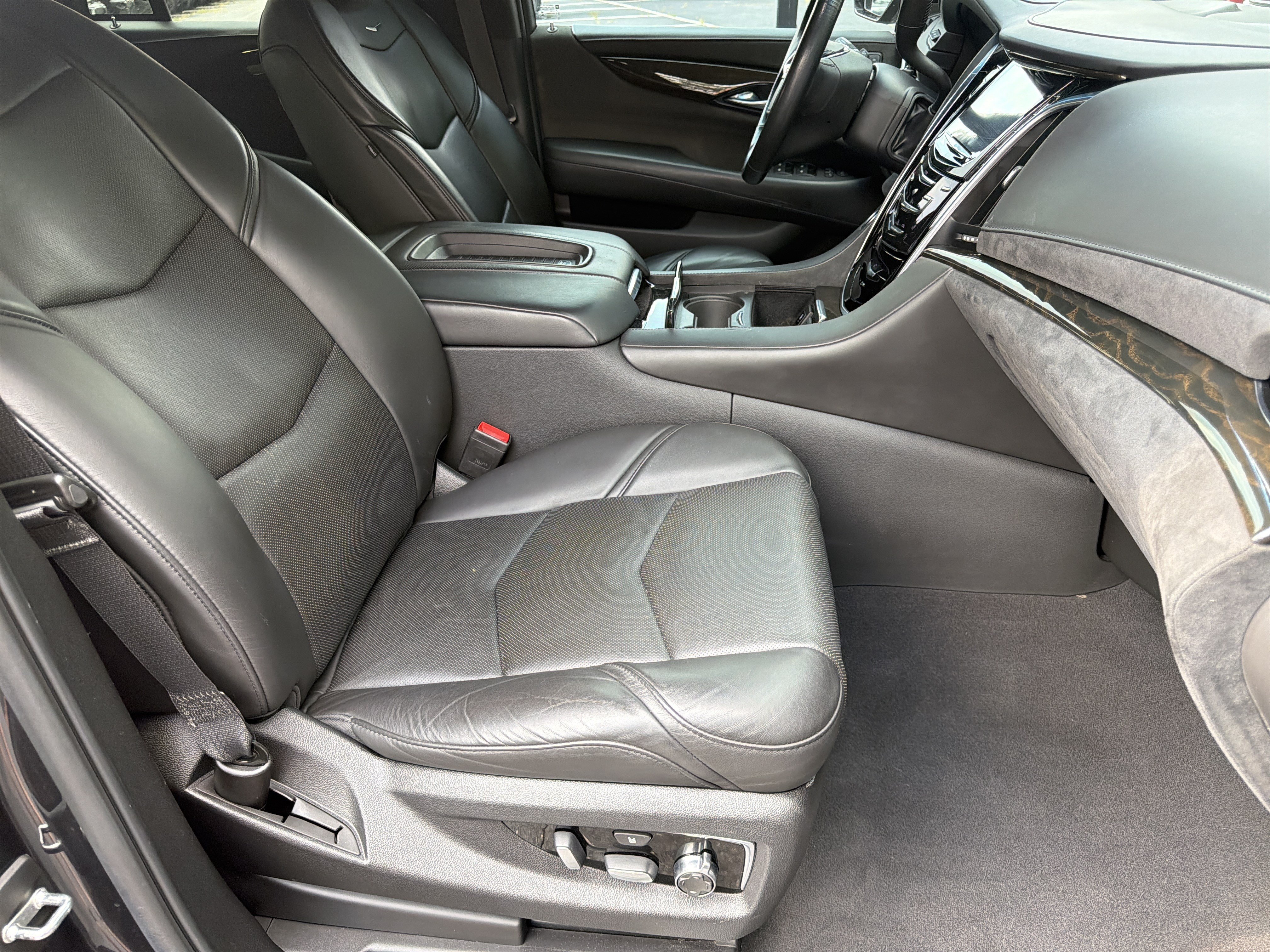 Used 2019 Cadillac Escalade Platinum AWD/4WD image 16