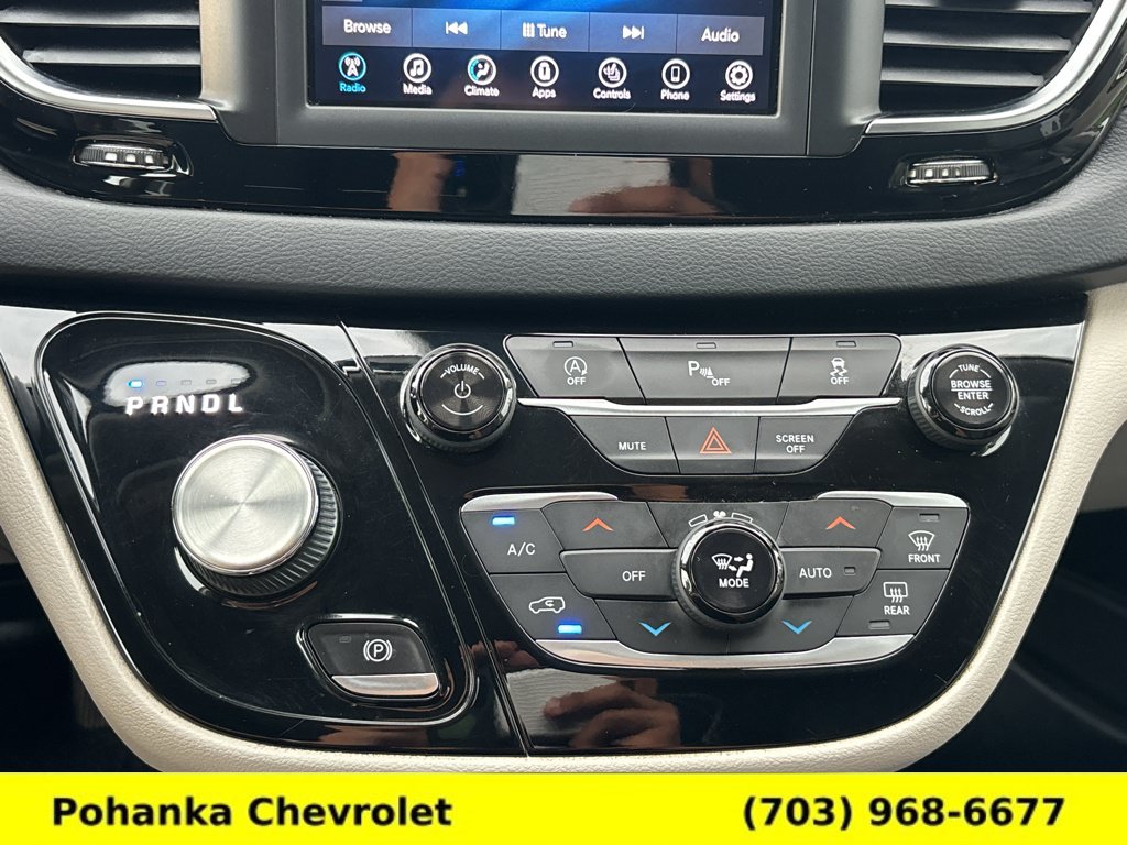 Used 2018 Chrysler Pacifica Touring-L w/ Tire & Wheel Group FWD image 15