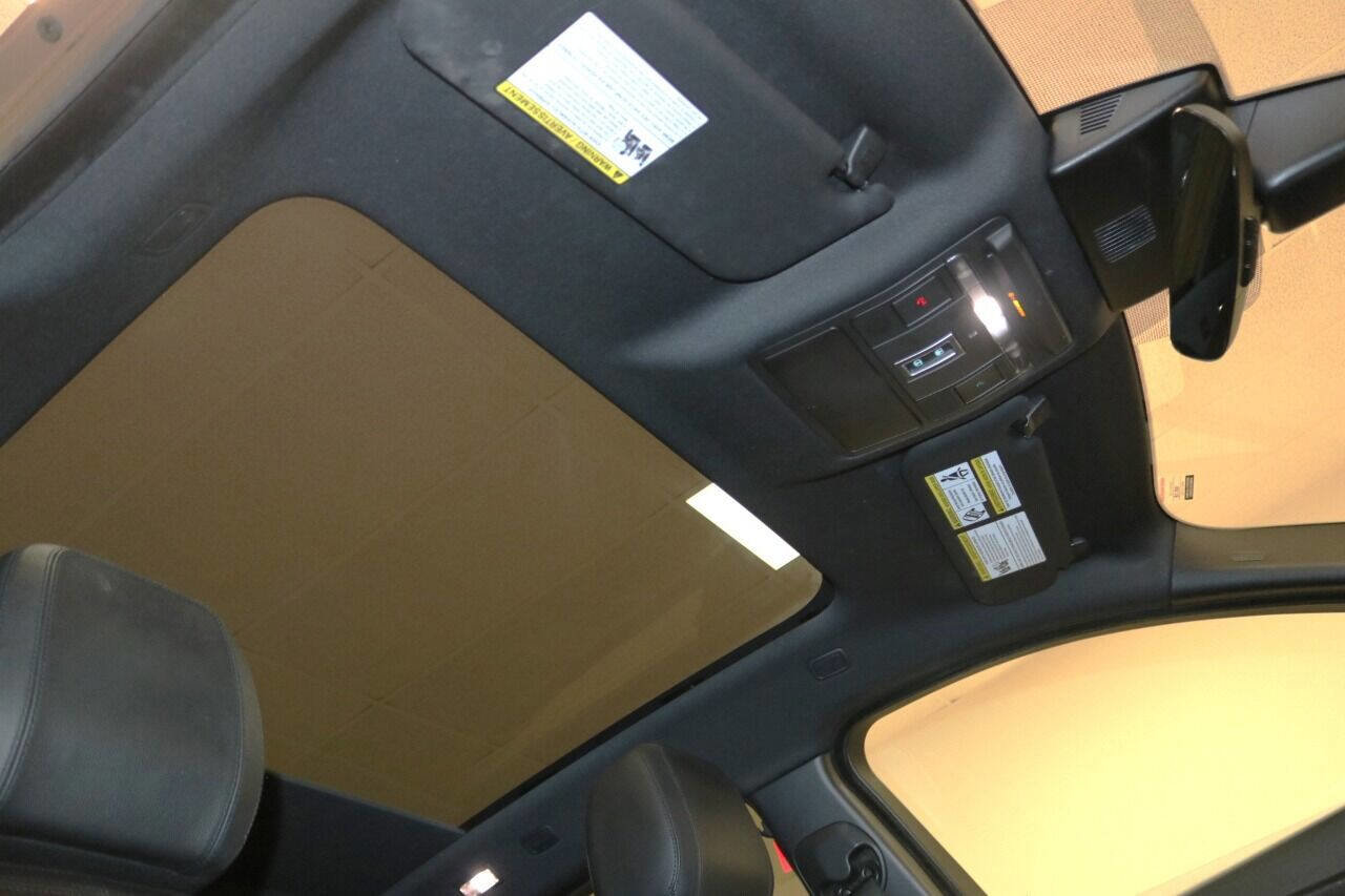 Used 2020 Jaguar E-PACE SE image 71