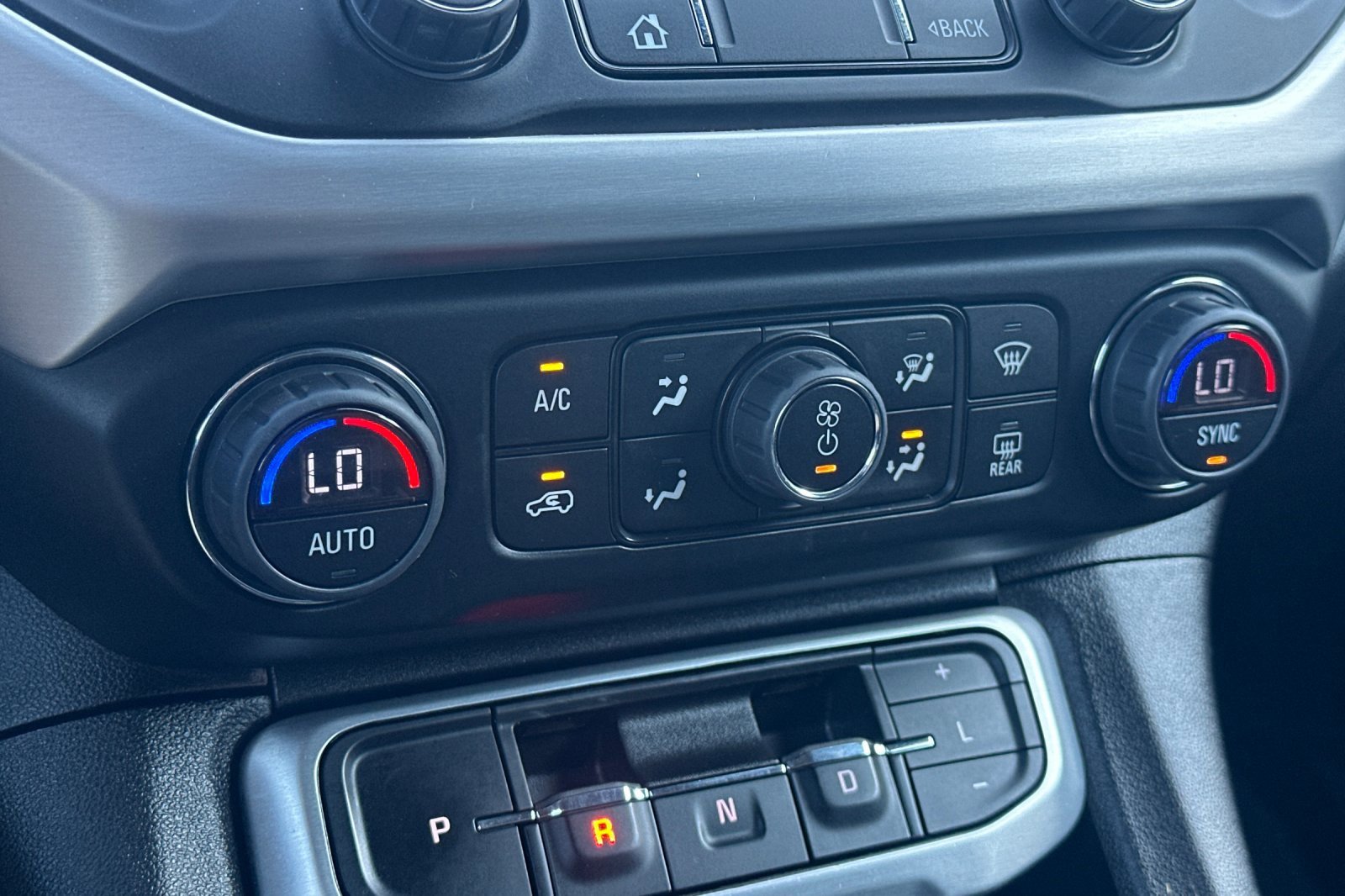 Used 2023 GMC Acadia SLE image 21