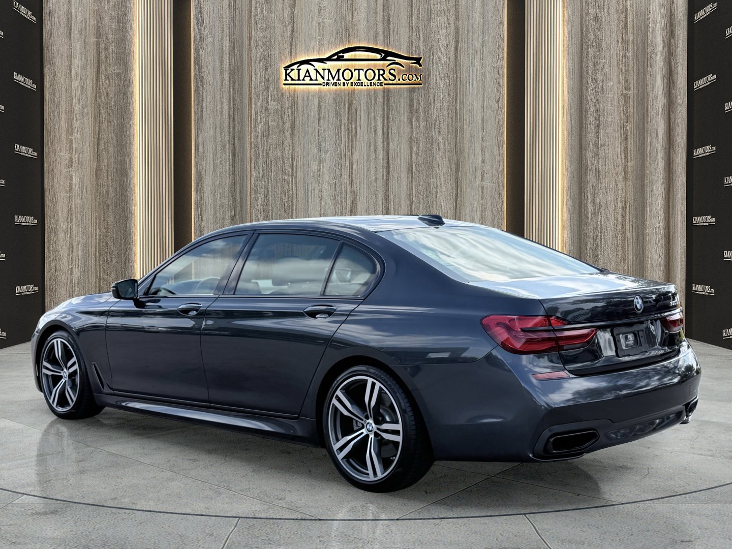 Used 2019 BMW 750i w/ M Sport Package image 5