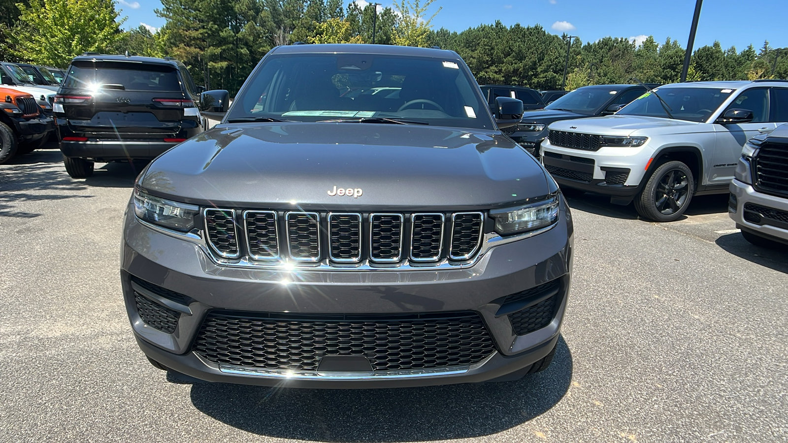 New 2025 Jeep Grand Cherokee Laredo w/ MOPAR Finishing Package image 3