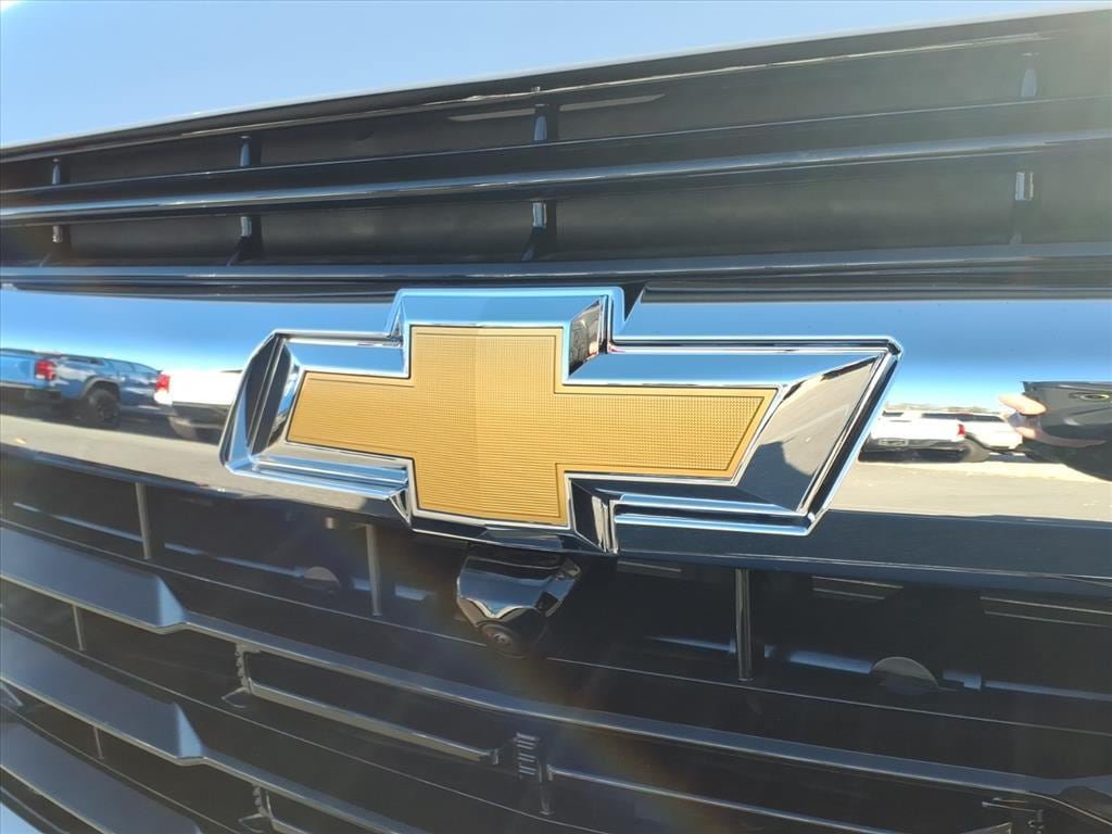 New 2026 Chevrolet Suburban LS RWD image 32