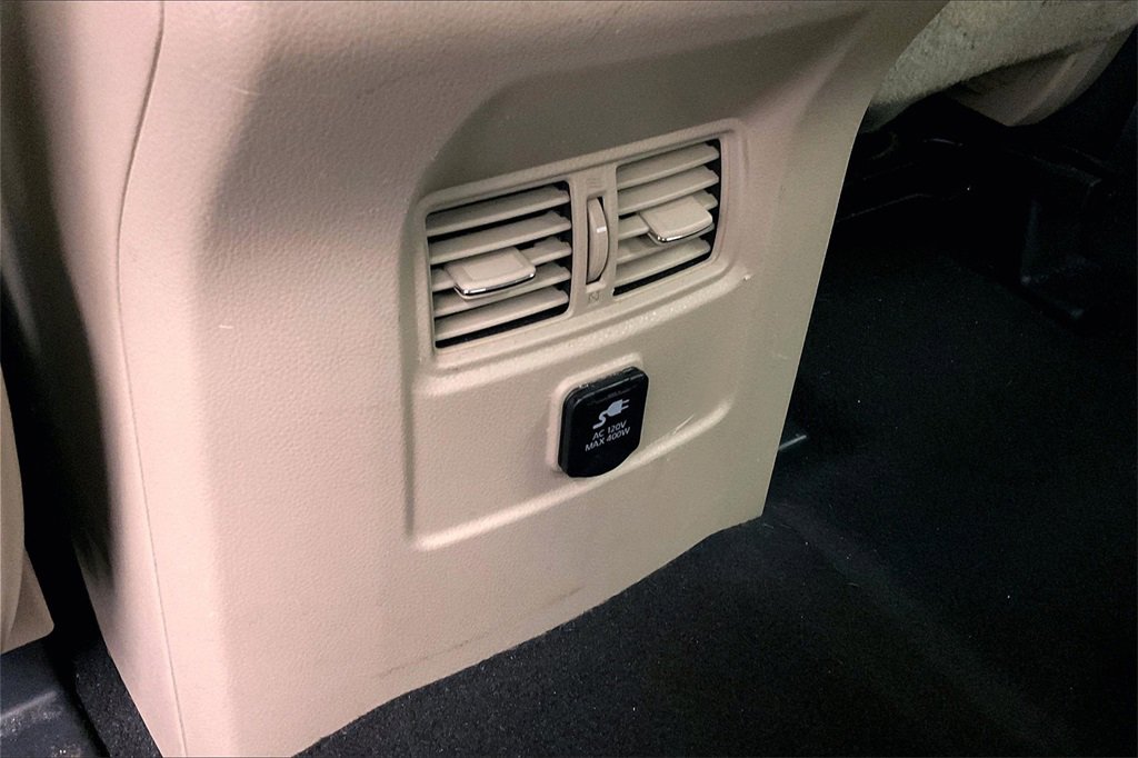 Used 2016 Nissan Titan SL image 27