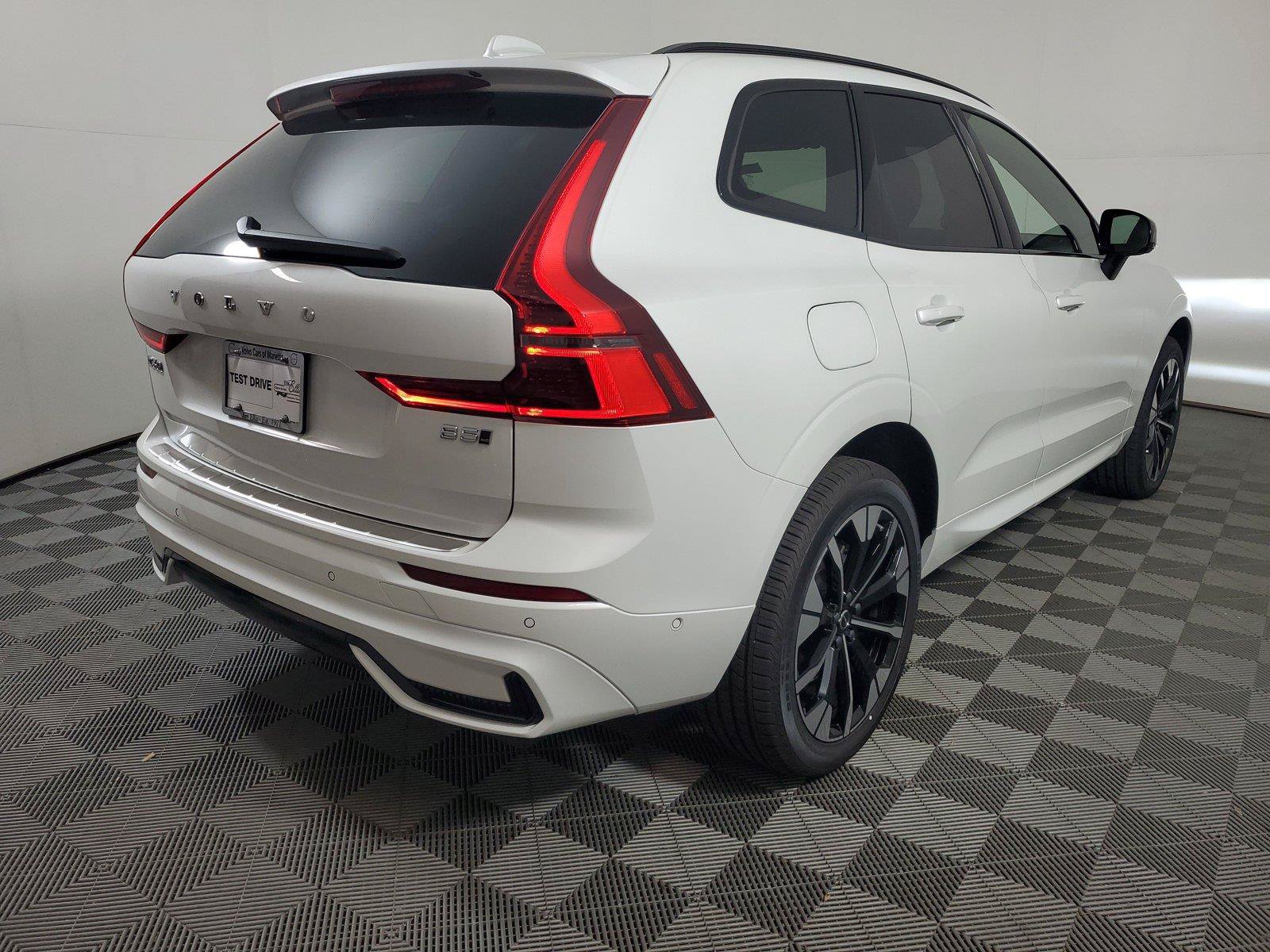 New 2027 Volvo XC60 B5 Plus AWD/4WD image 6