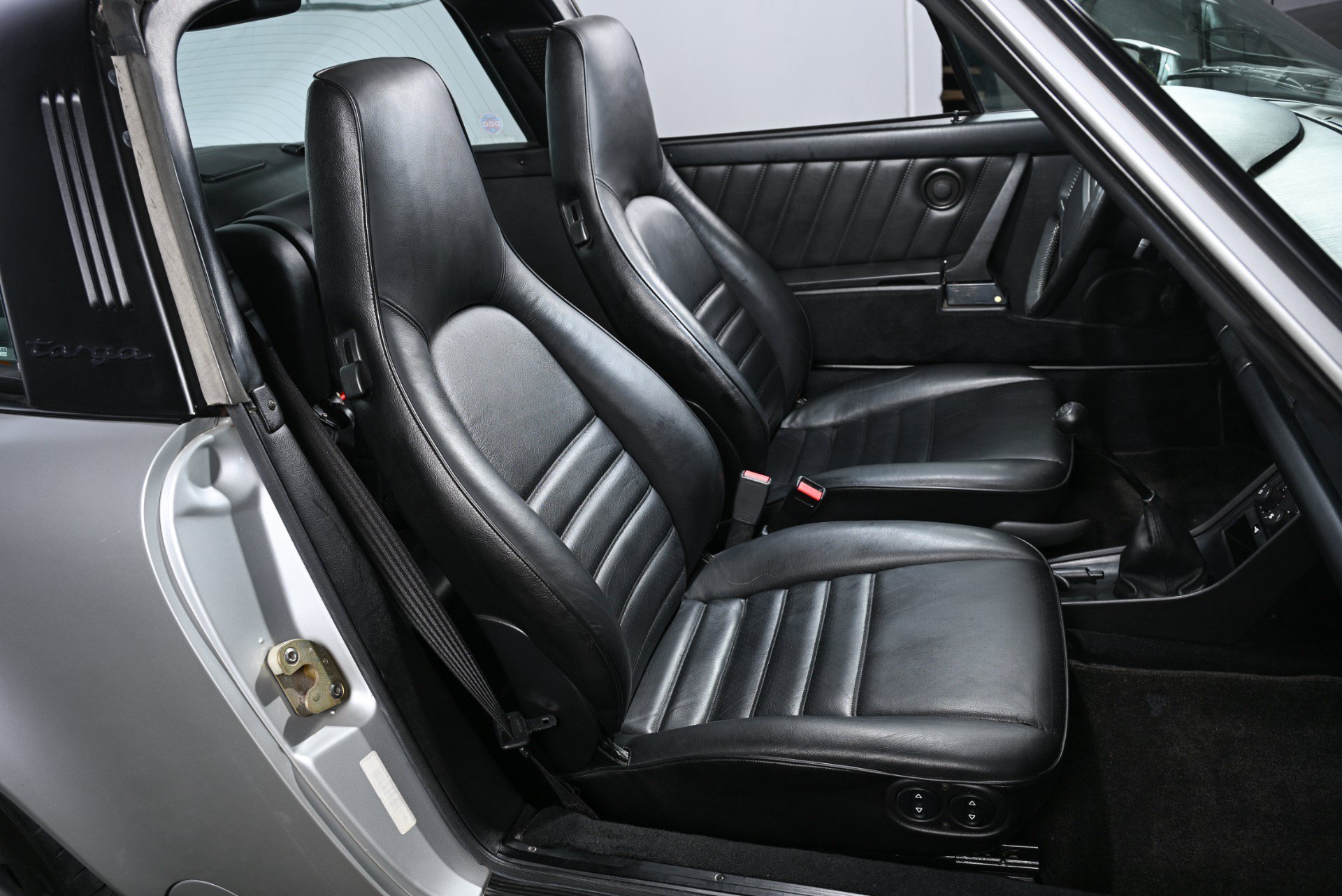 Used 1988 Porsche 911 Carrera RWD image 6