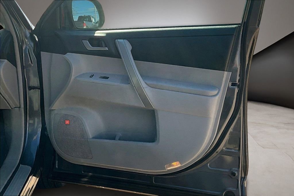 Used 2012 Toyota Highlander SE w/ Tow Pkg image 29