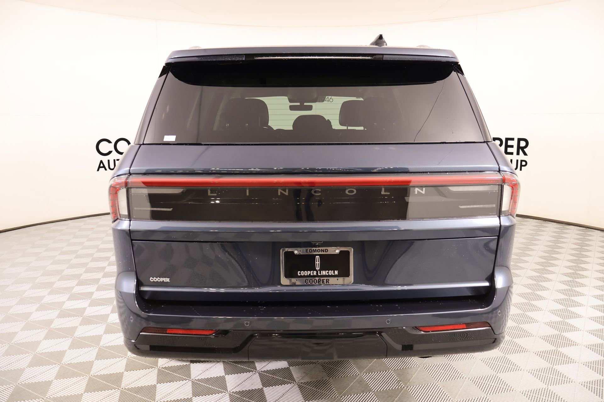 New 2026 Lincoln Navigator Premiere image 22