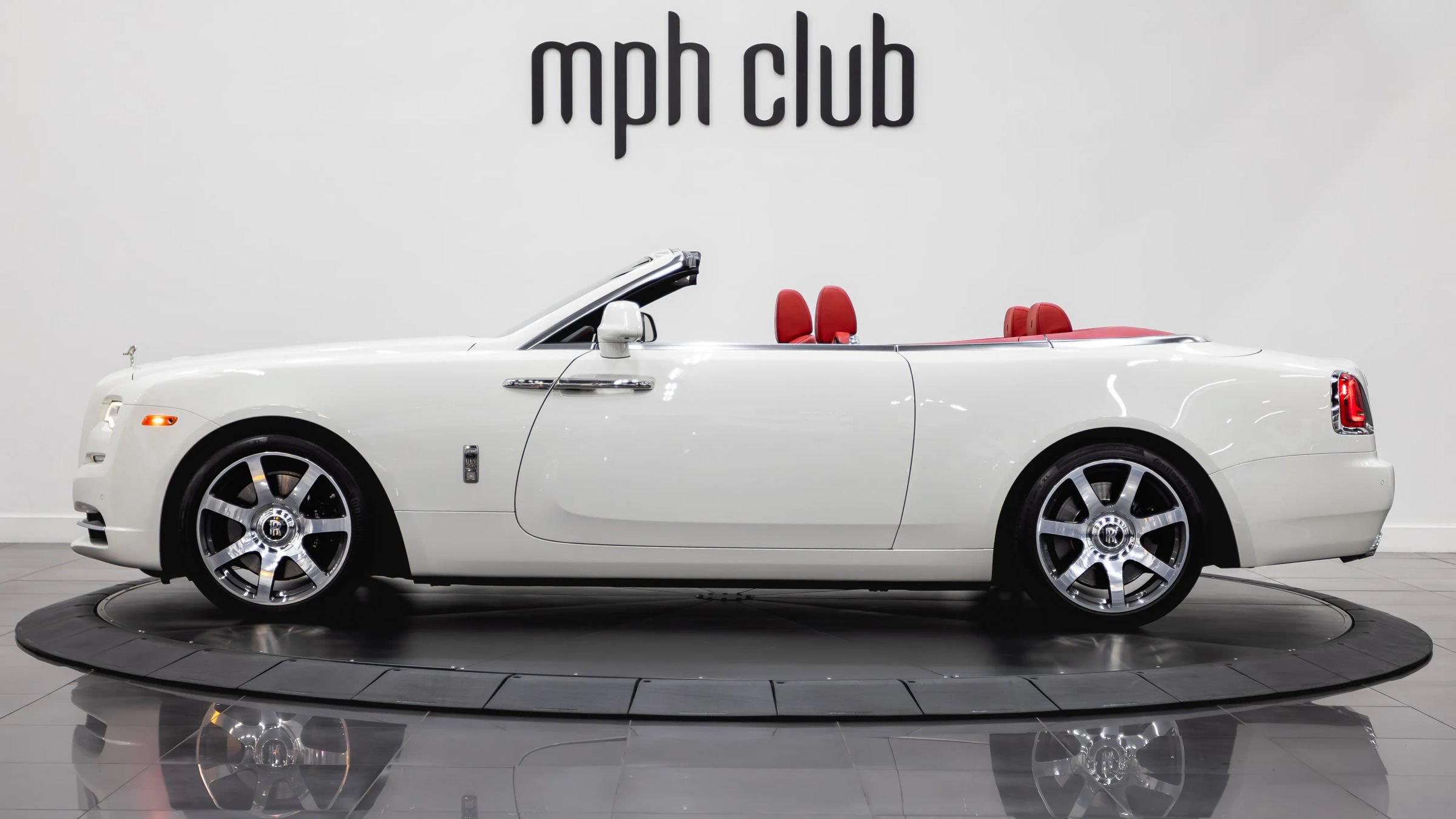 Used 2017 Rolls-Royce Dawn RWD image 15