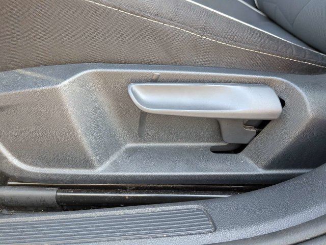 Certified 2025 Volkswagen Jetta Sport FWD image 19