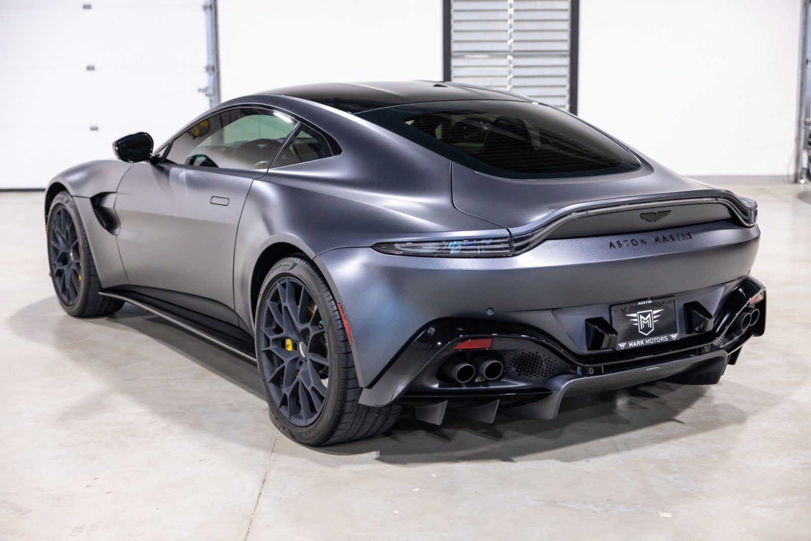 Used 2022 Aston Martin V8 Vantage Coupe RWD image 7