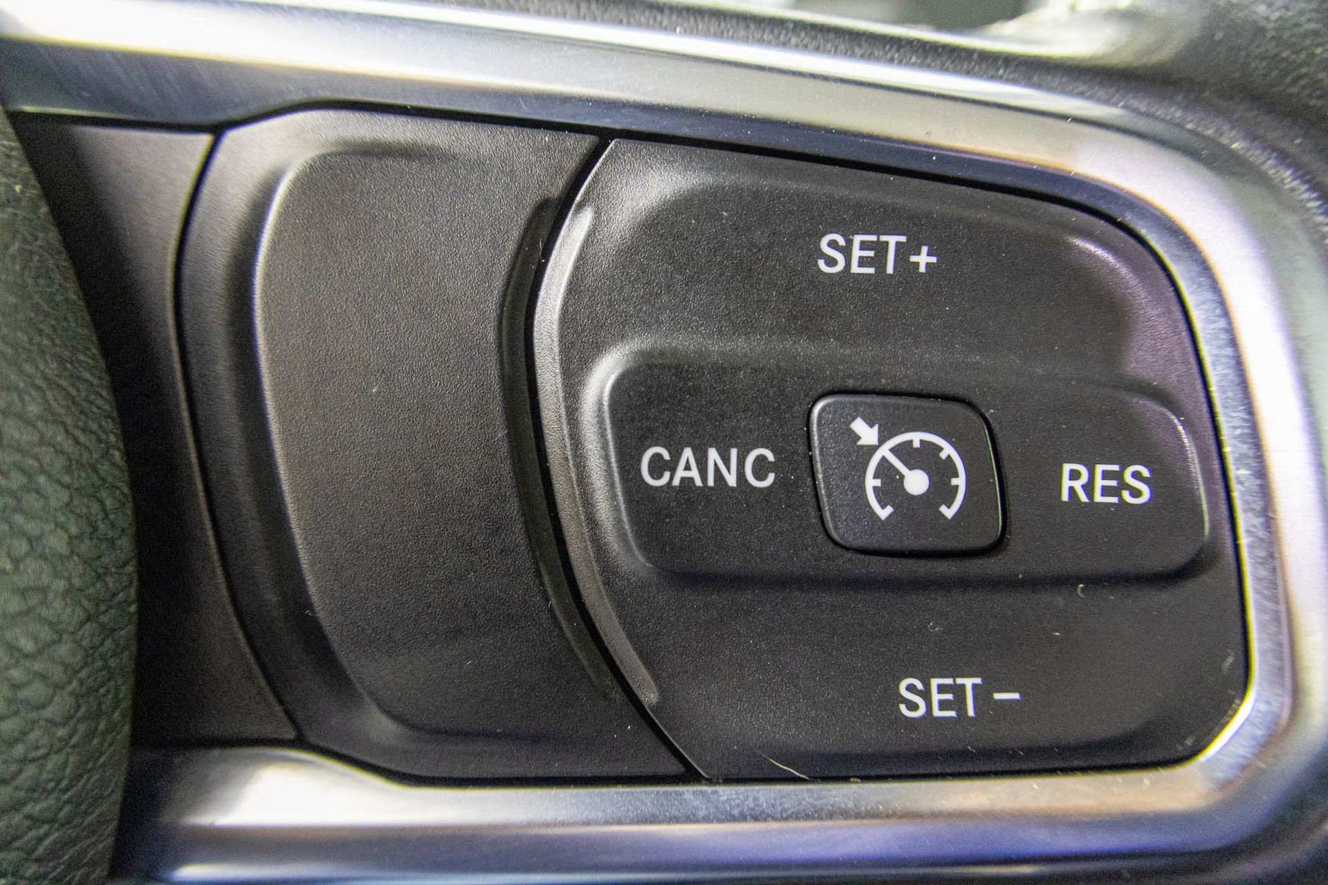 Used 2020 Jeep Gladiator Overland AWD/4WD image 33