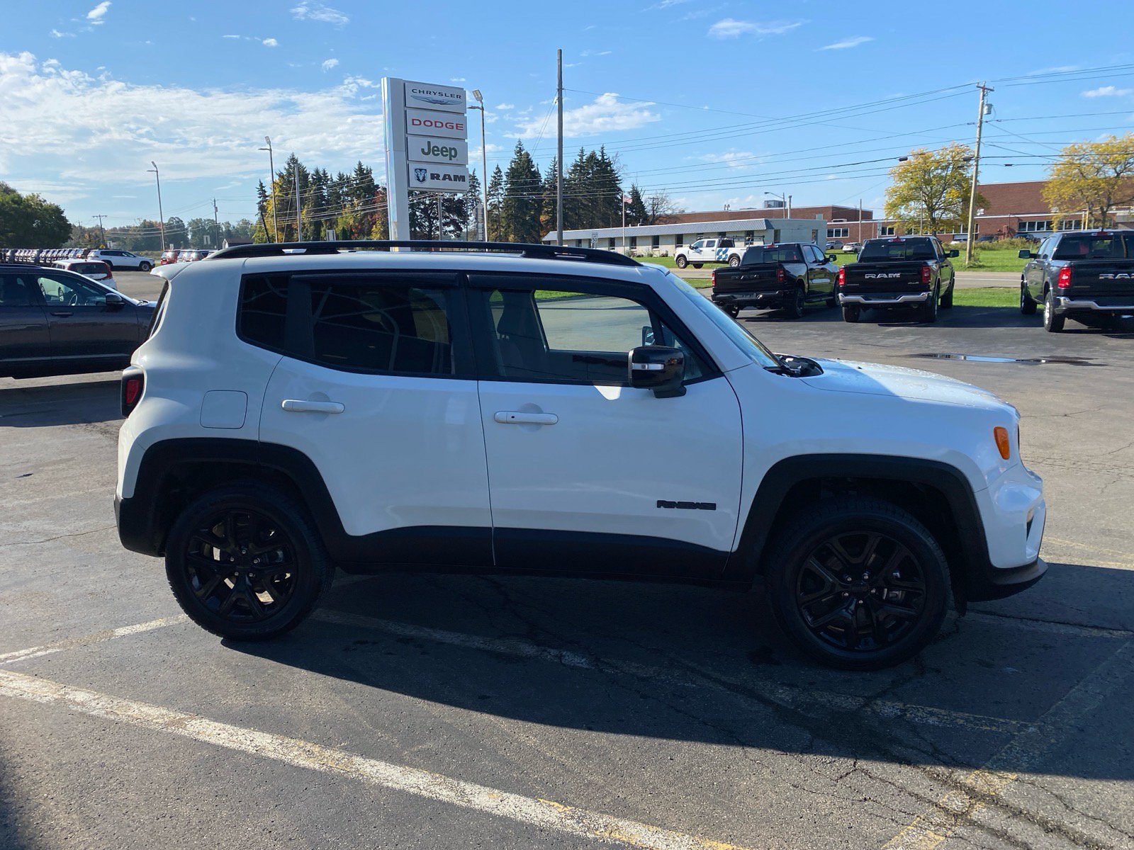 Used 2023 Jeep Renegade Altitude w/ Sun/Sound Group AWD/4WD image 6