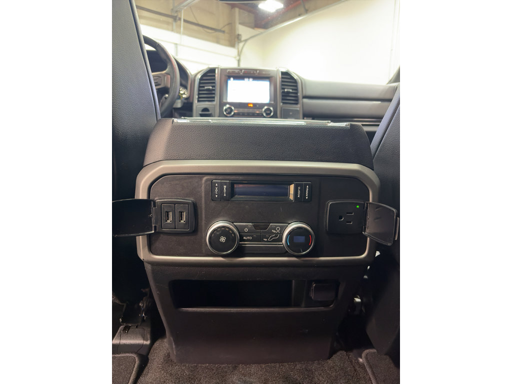 Used 2018 Ford Expedition XLT w/ Equipment Group 202A AWD/4WD image 24