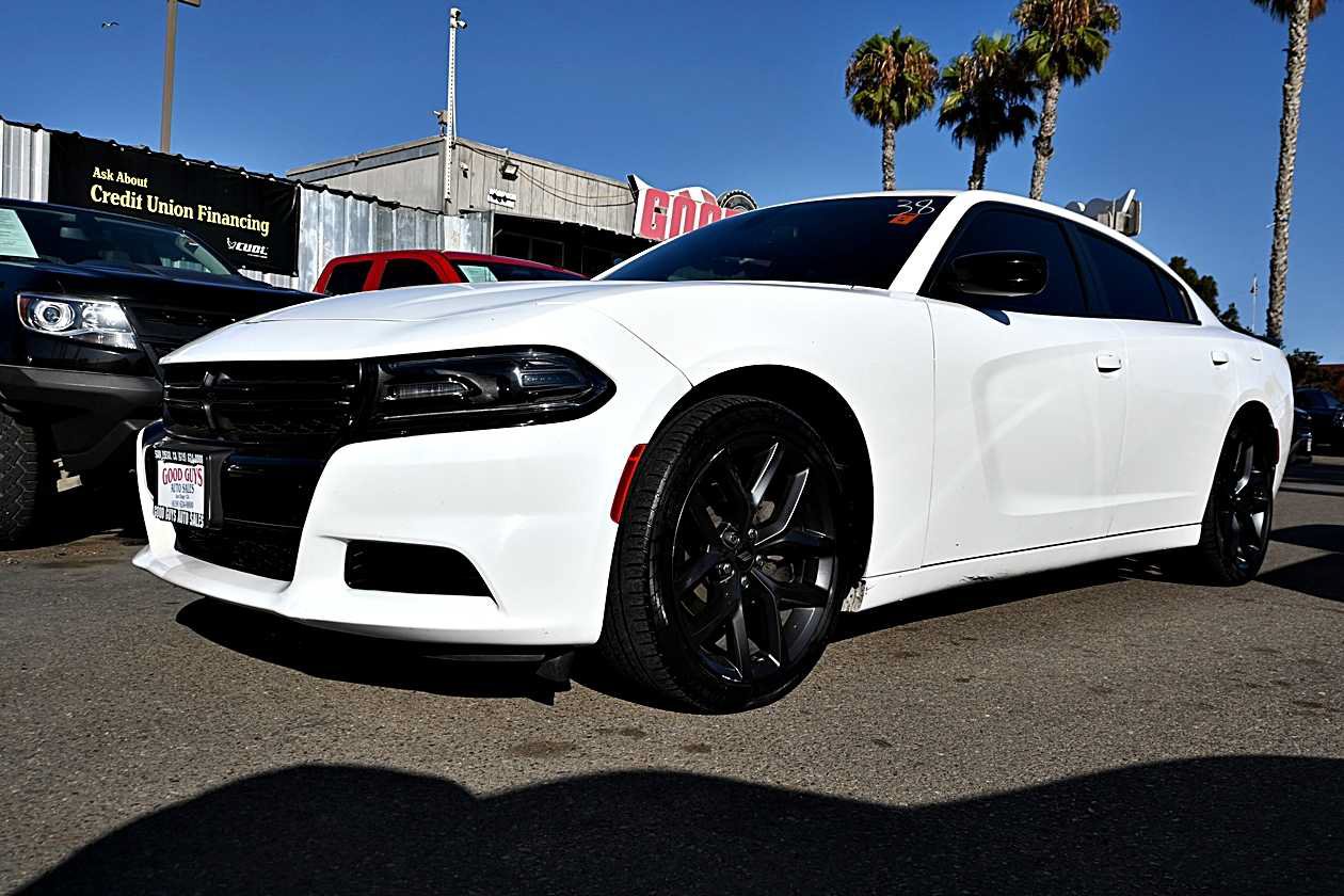 Used 2019 Dodge Charger SXT w/ Plus Group RWD image 1