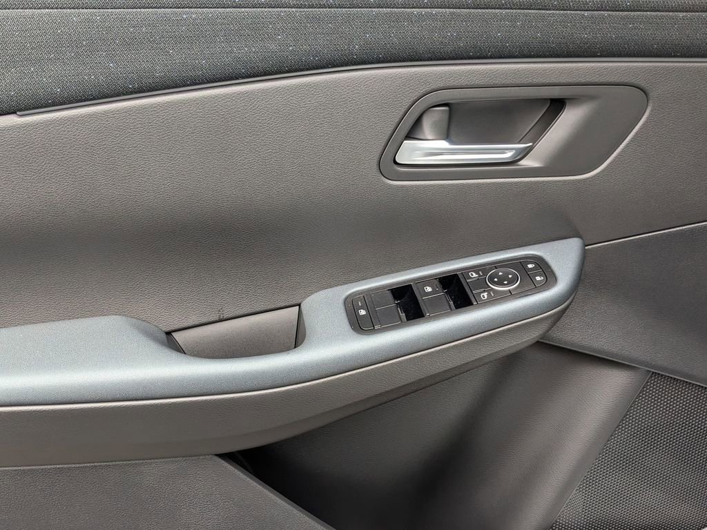 New 2026 Nissan Leaf SV+ w/ Floor Mat Package (SV+) FWD image 11