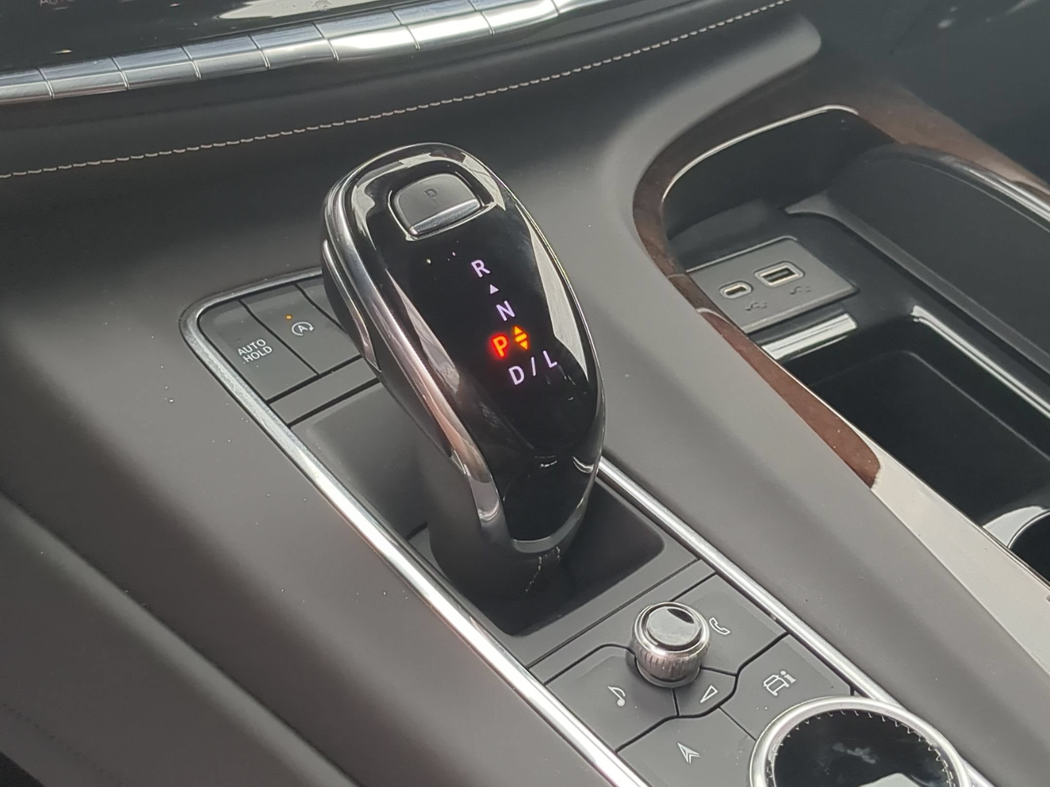 Certified 2023 Cadillac Escalade Premium Luxury Platinum AWD/4WD image 15
