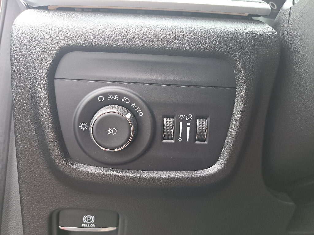 Certified 2024 Jeep Grand Cherokee Limited AWD/4WD image 26